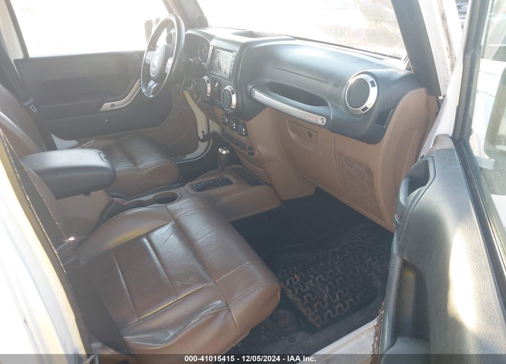 2011 JEEP WRANGLER UNLIMITED SAHARA VIN: 1J4HA5H1XBL557374