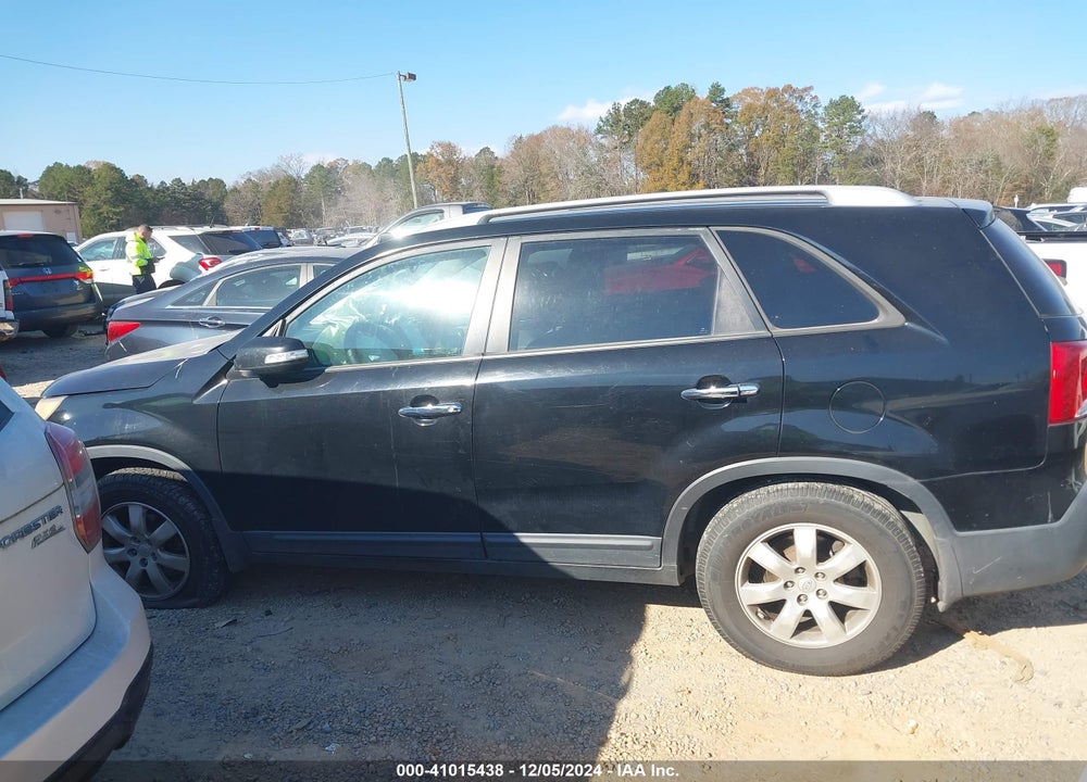 2011 KIA SORENTO LX VIN: 5XYKT3A18BG069508