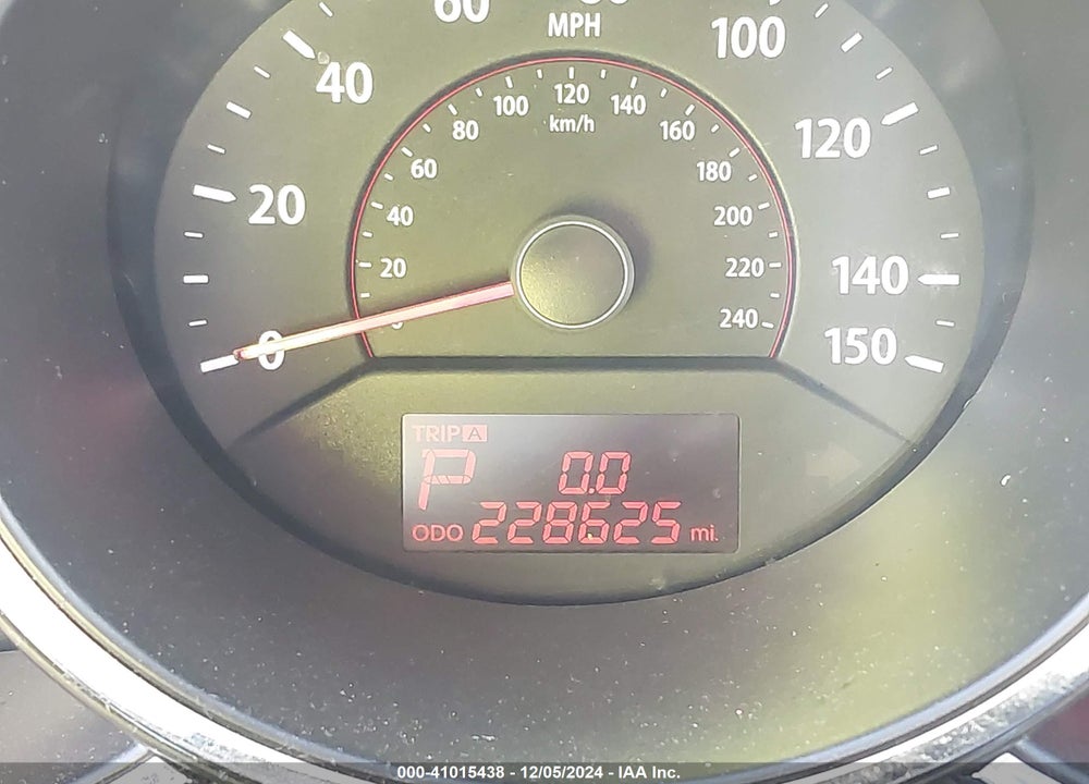 2011 KIA SORENTO LX VIN: 5XYKT3A18BG069508