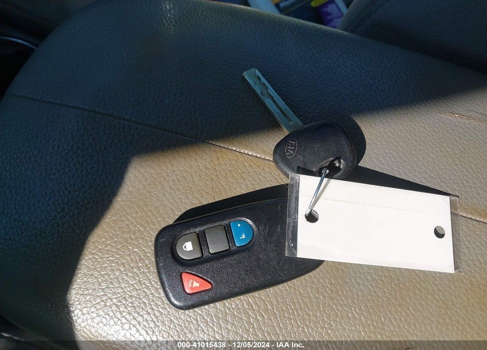 2011 KIA SORENTO LX VIN: 5XYKT3A18BG069508