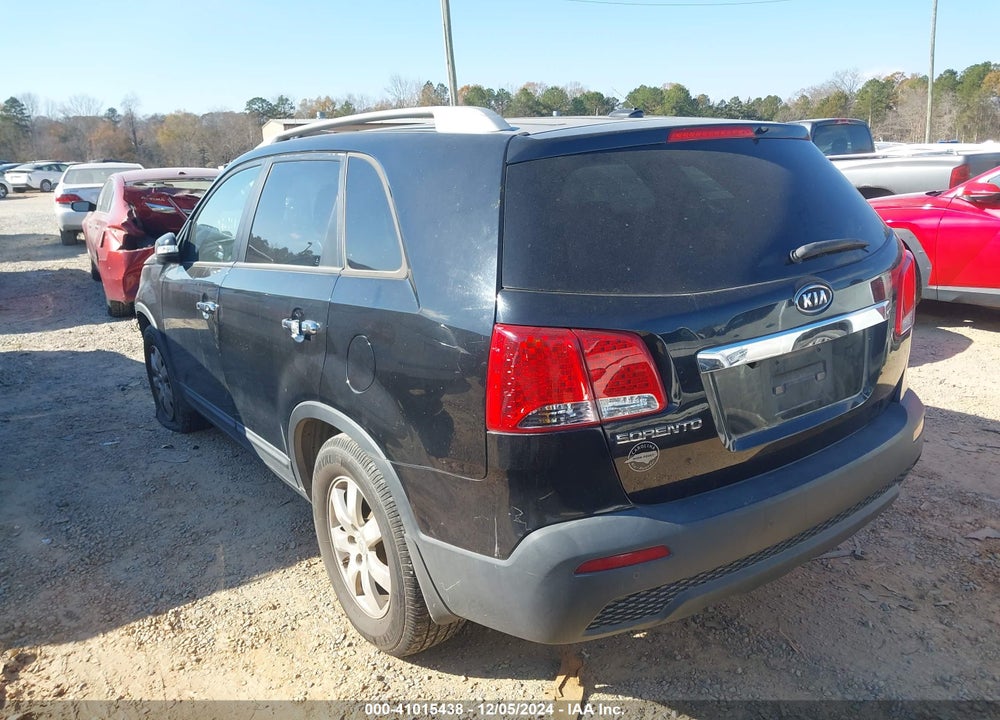 2011 KIA SORENTO LX VIN: 5XYKT3A18BG069508