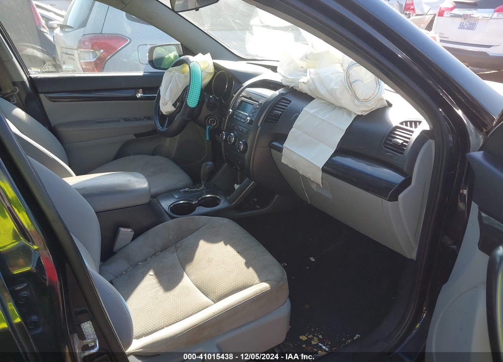 2011 KIA SORENTO LX VIN: 5XYKT3A18BG069508
