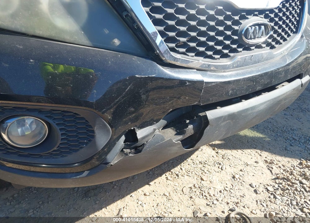 2011 KIA SORENTO LX VIN: 5XYKT3A18BG069508