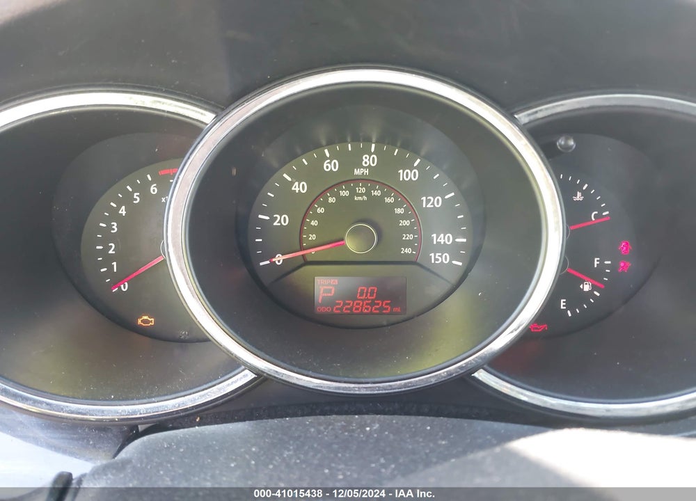 2011 KIA SORENTO LX VIN: 5XYKT3A18BG069508