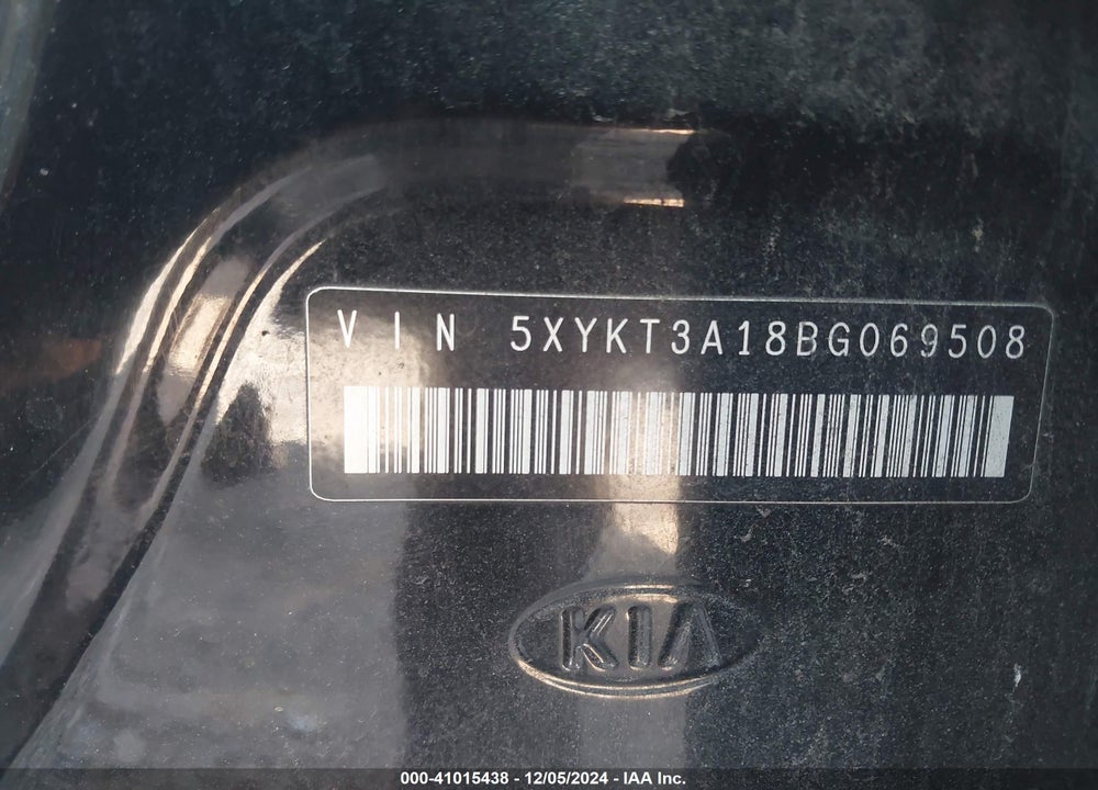2011 KIA SORENTO LX VIN: 5XYKT3A18BG069508