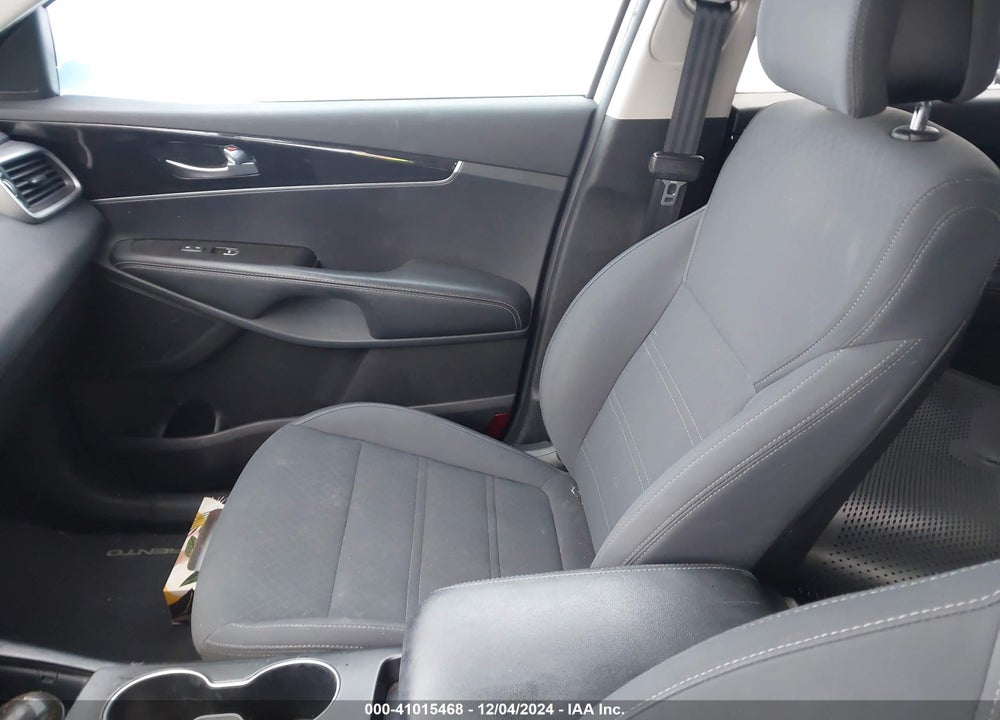 2016 KIA SORENTO 2.4L LX VIN: 5XYPGDA35GG070558