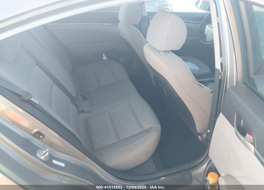 2017 HYUNDAI ELANTRA VIN: KMHD74LF9HU391427