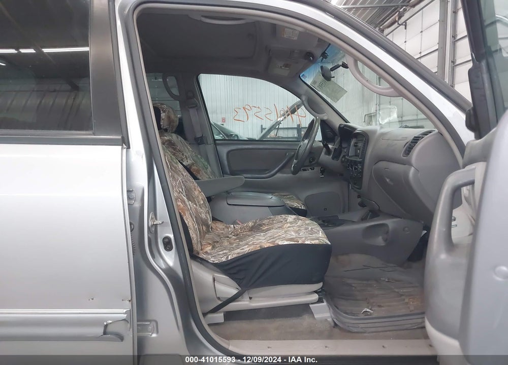 2004 TOYOTA TUNDRA SR5 V8 VIN: 5TBDT44104S437480