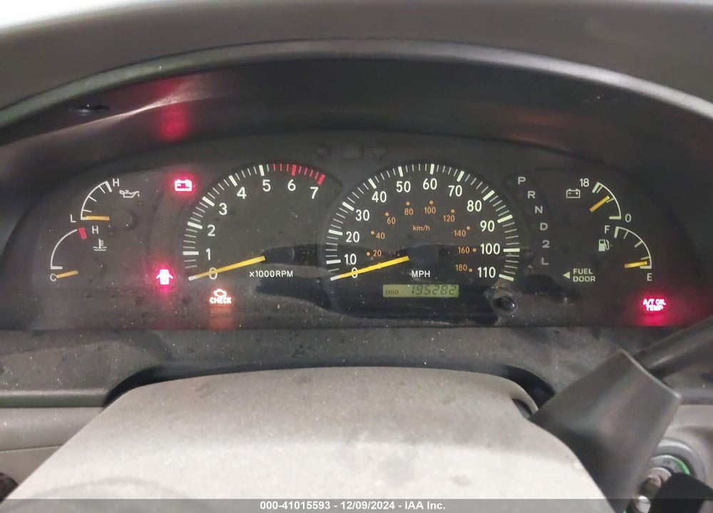2004 TOYOTA TUNDRA SR5 V8 VIN: 5TBDT44104S437480