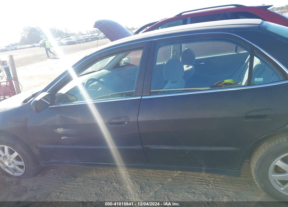 1999 HONDA ACCORD LX VIN: 1HGCG5648XA069864