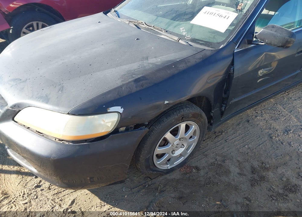 1999 HONDA ACCORD LX VIN: 1HGCG5648XA069864