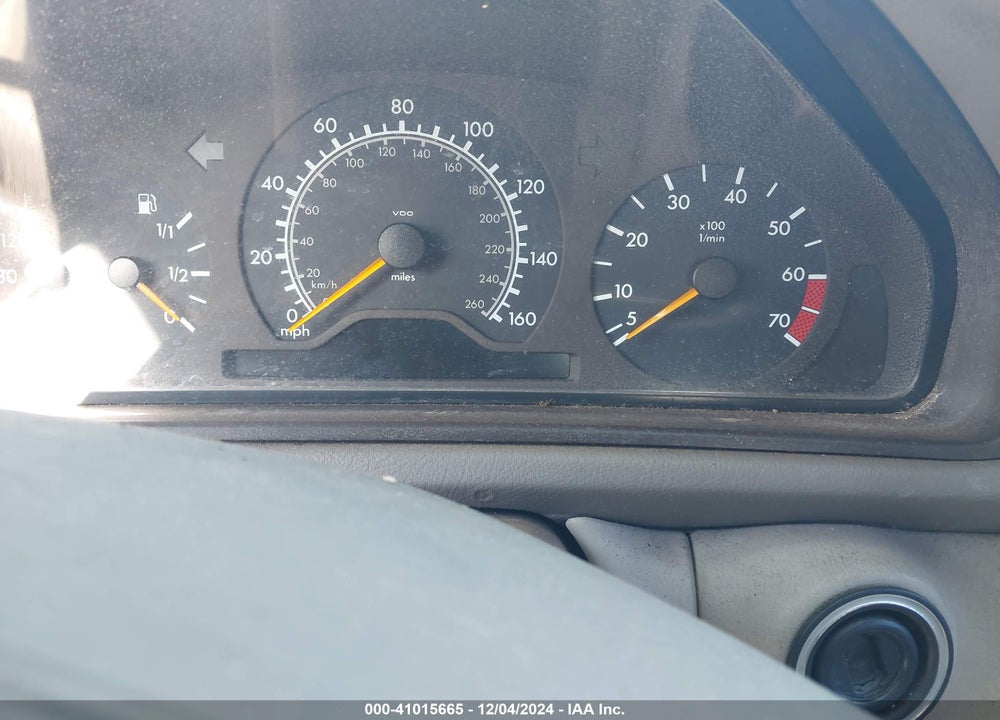 1999 MERCEDES-BENZ CLK 320 VIN: WDBLK65G4XT018492