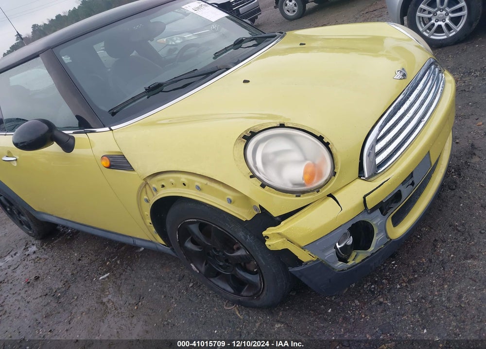 2010 MINI COOPER VIN: WMWMF3C53ATZ64422