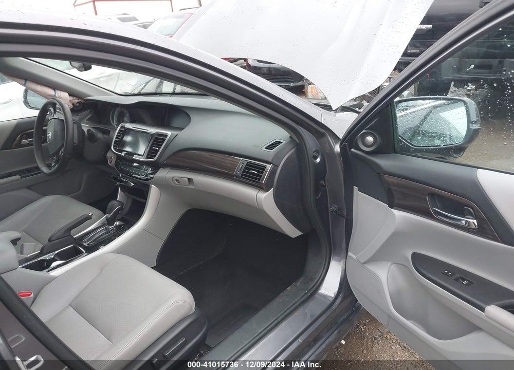 2017 HONDA ACCORD TOURING V6 VIN: 1HGCR3F9XHA024923