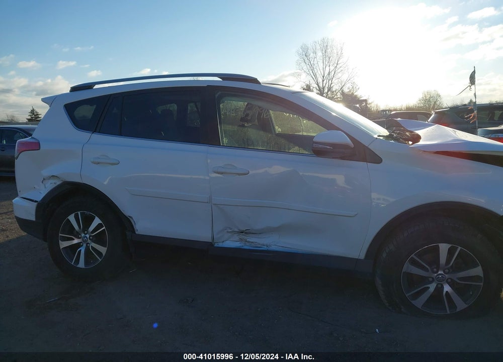 2017 TOYOTA RAV4 XLE VIN: JTMRFREV2HD203880