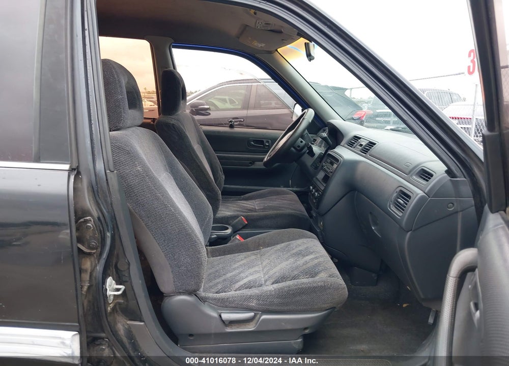 2000 HONDA CR-V LX VIN: JHLRD2840YC005405