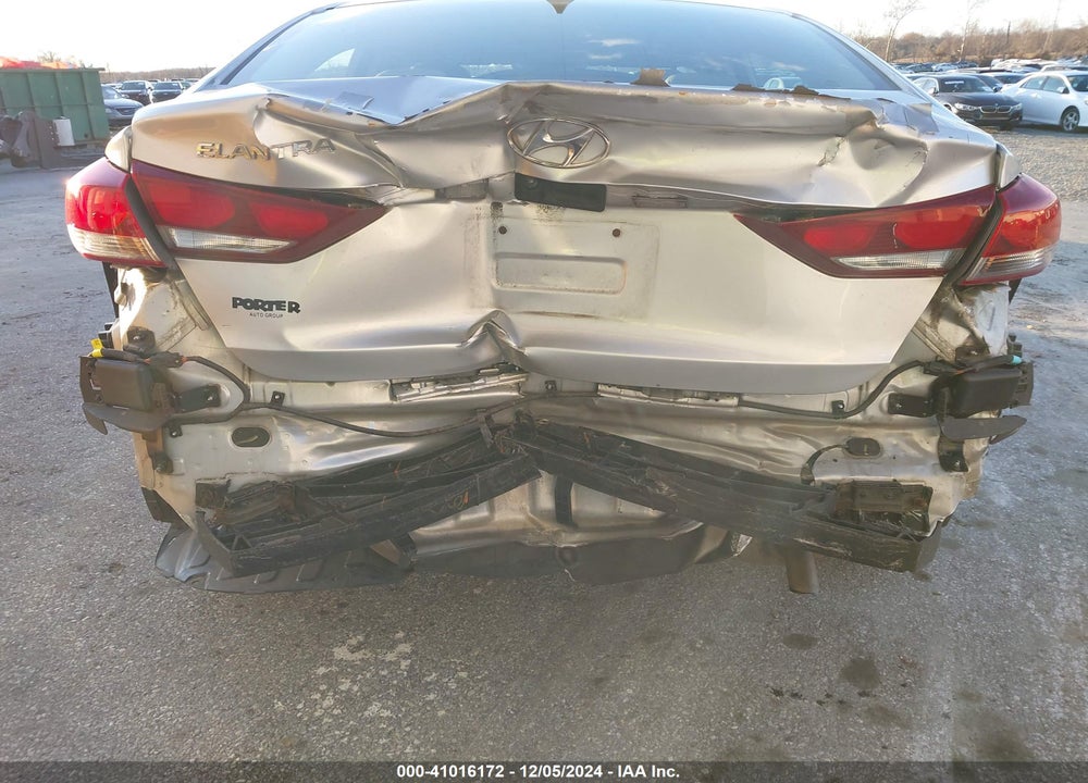 2018 HYUNDAI ELANTRA SEL VIN: 5NPD84LF6JH330425