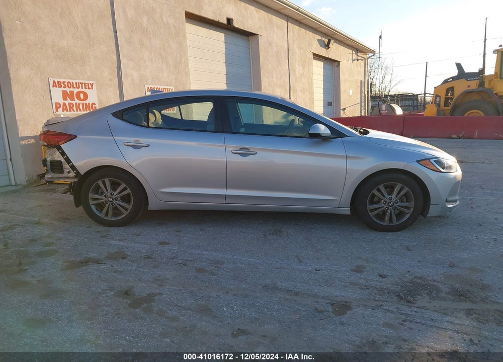 2018 HYUNDAI ELANTRA SEL VIN: 5NPD84LF6JH330425