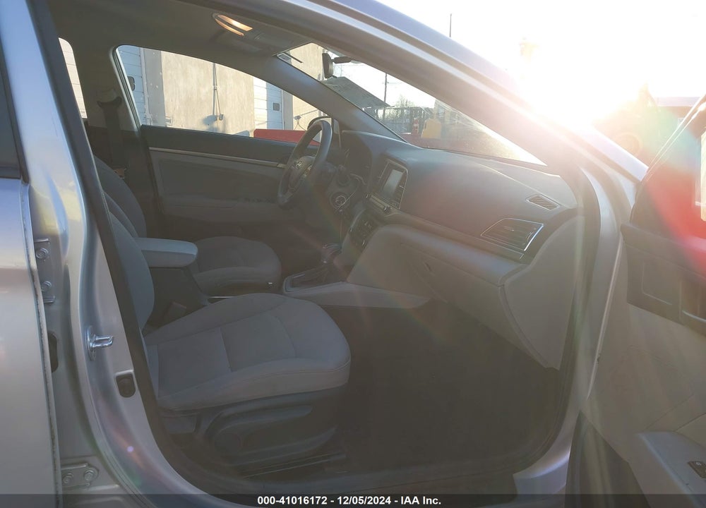 2018 HYUNDAI ELANTRA SEL VIN: 5NPD84LF6JH330425