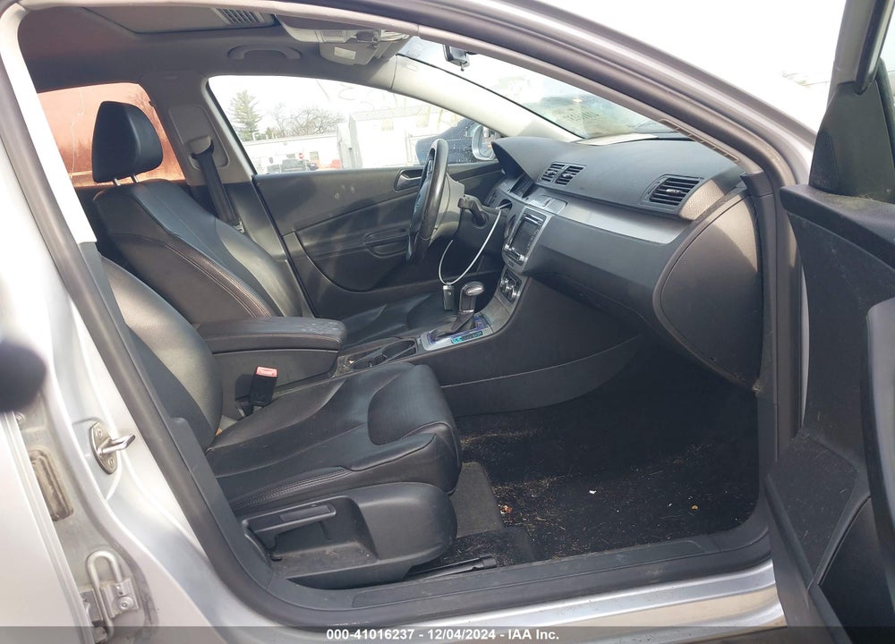 2010 VOLKSWAGEN PASSAT VIN: WVWJM7ANXAE099443
