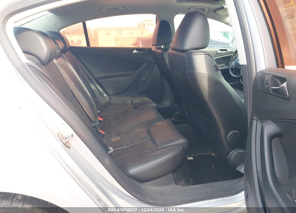2010 VOLKSWAGEN PASSAT VIN: WVWJM7ANXAE099443
