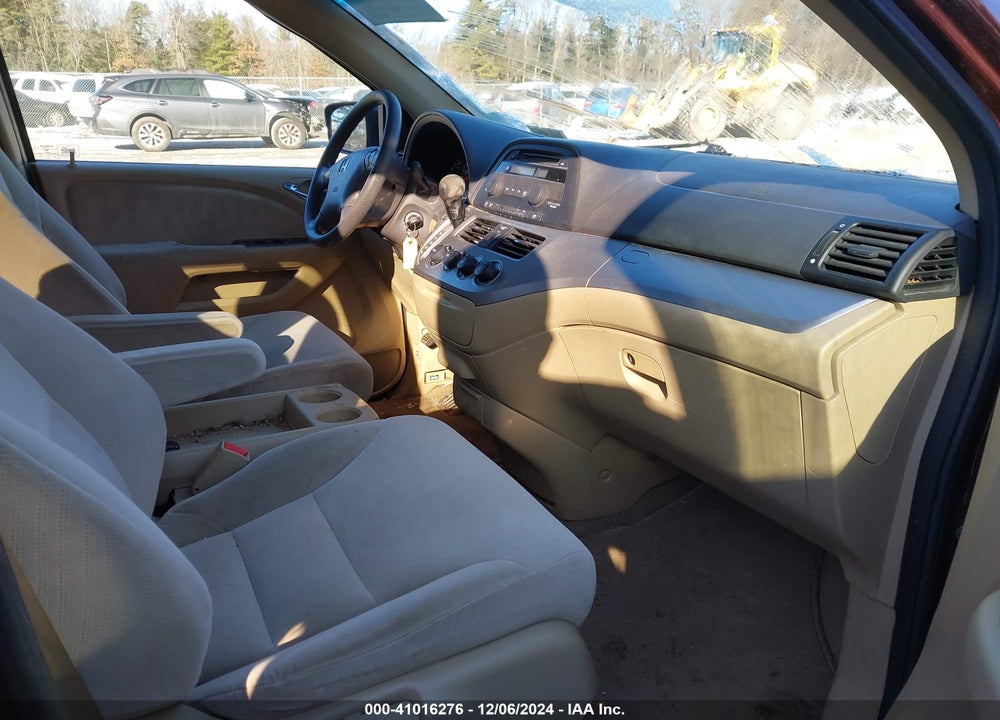 2008 HONDA ODYSSEY LX VIN: 5FNRL38258B115678