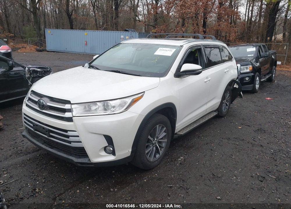 2017 TOYOTA HIGHLANDER XLE VIN: 5TDJZRFH2HS447417