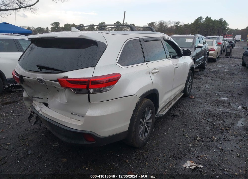 2017 TOYOTA HIGHLANDER XLE VIN: 5TDJZRFH2HS447417