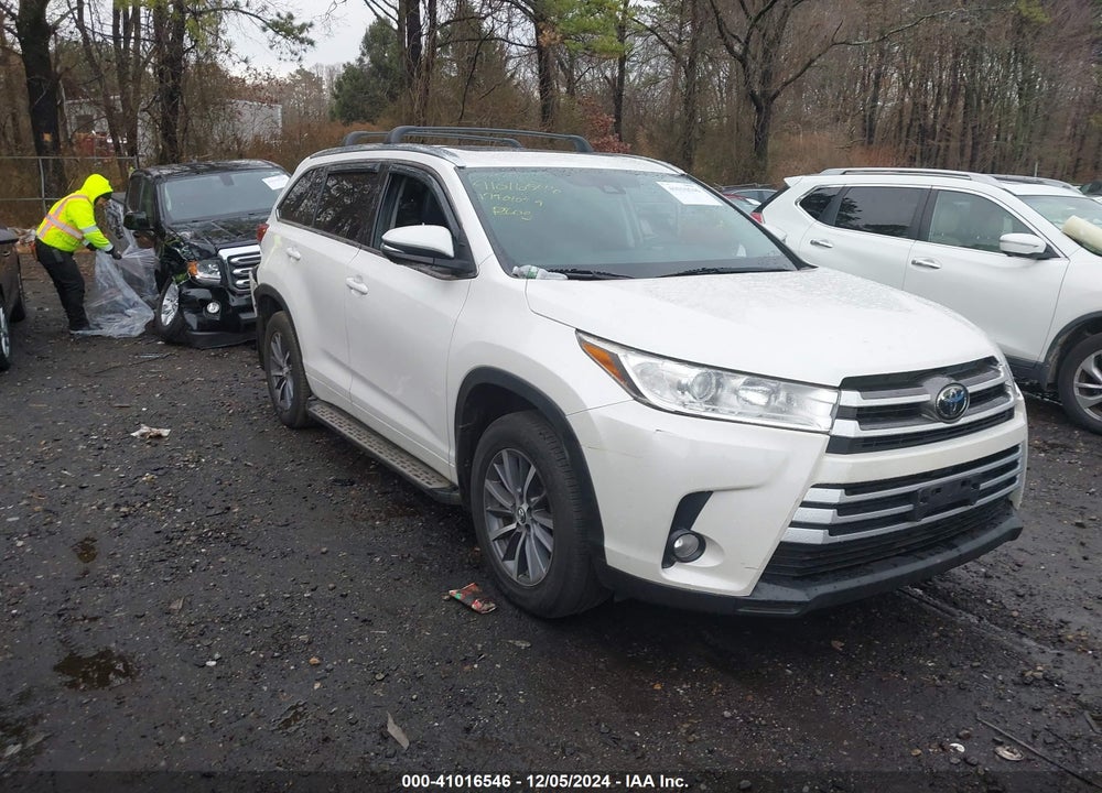 2017 TOYOTA HIGHLANDER XLE VIN: 5TDJZRFH2HS447417