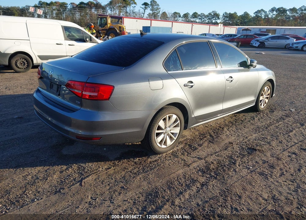2015 VOLKSWAGEN JETTA 2.0L TDI SE VIN: 3VWLA7AJ3FM418582