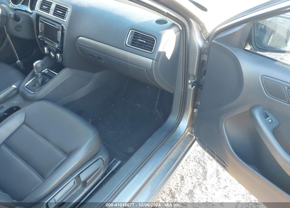 2015 VOLKSWAGEN JETTA 2.0L TDI SE VIN: 3VWLA7AJ3FM418582
