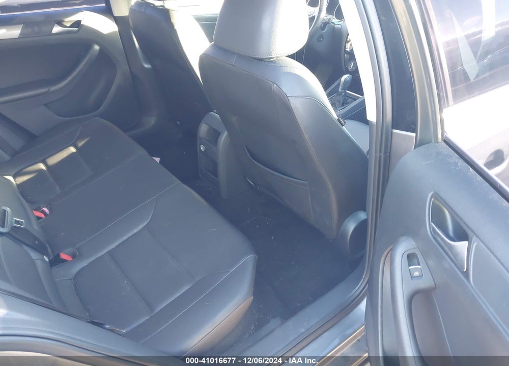 2015 VOLKSWAGEN JETTA 2.0L TDI SE VIN: 3VWLA7AJ3FM418582