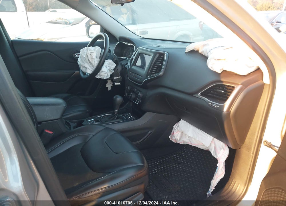2019 JEEP CHEROKEE LATITUDE PLUS FWD VIN: 1C4PJLLB1KD332650