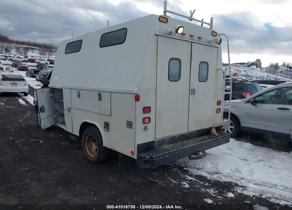 2010 FORD E-350 CUTAWAY VIN: 1FDWE3FL7ADB00990
