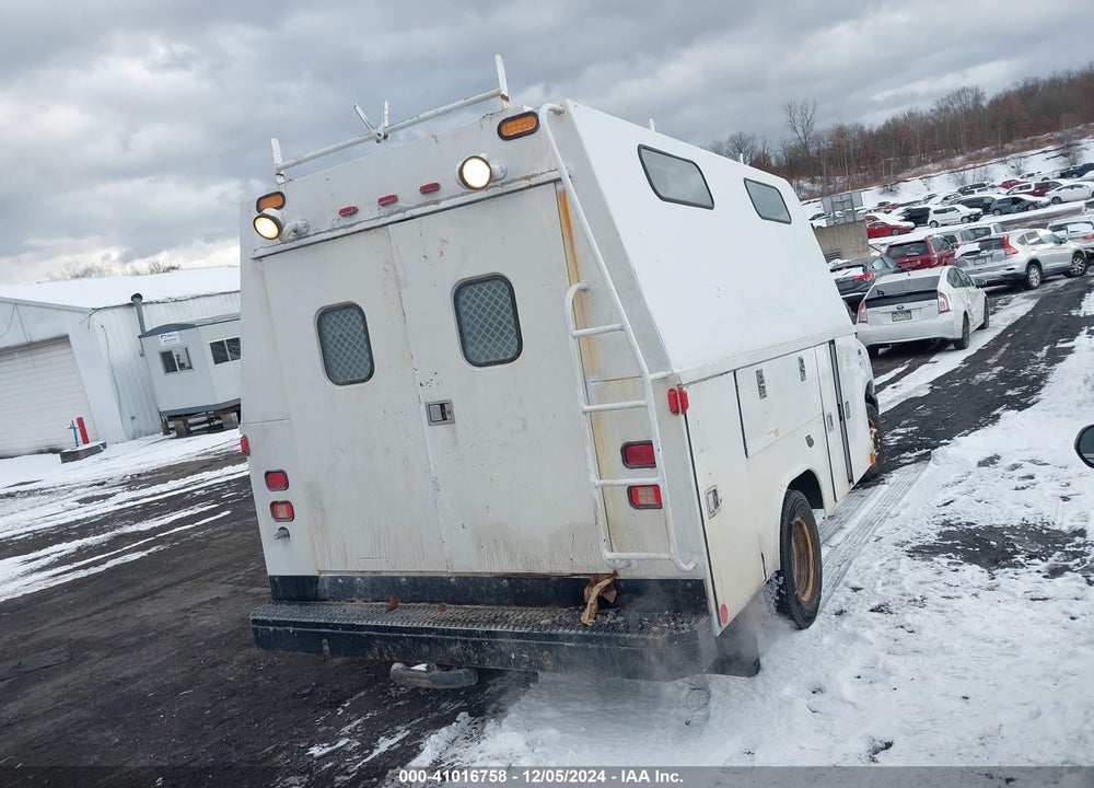 2010 FORD E-350 CUTAWAY VIN: 1FDWE3FL7ADB00990