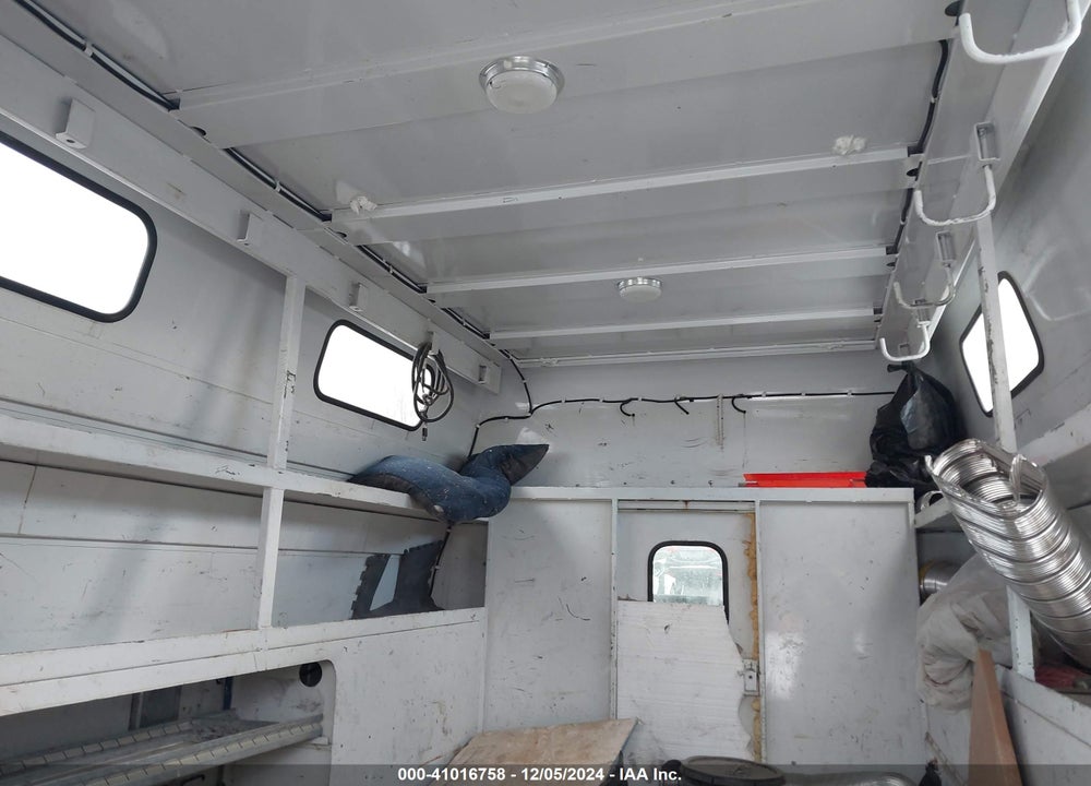 2010 FORD E-350 CUTAWAY VIN: 1FDWE3FL7ADB00990