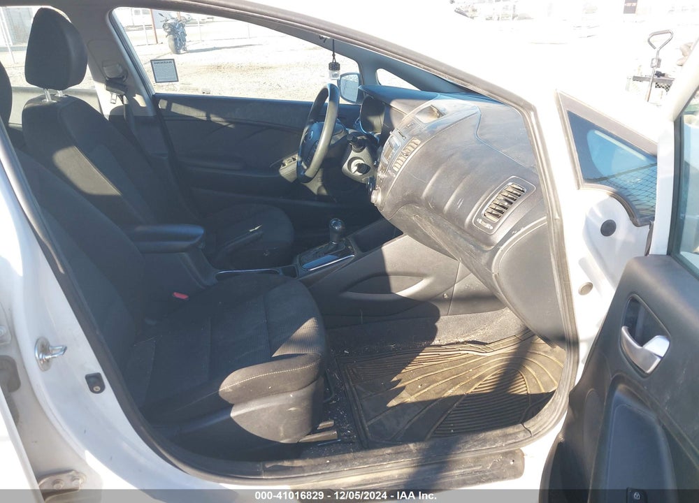 2017 KIA FORTE LX VIN: 3KPFK4A74HE110351