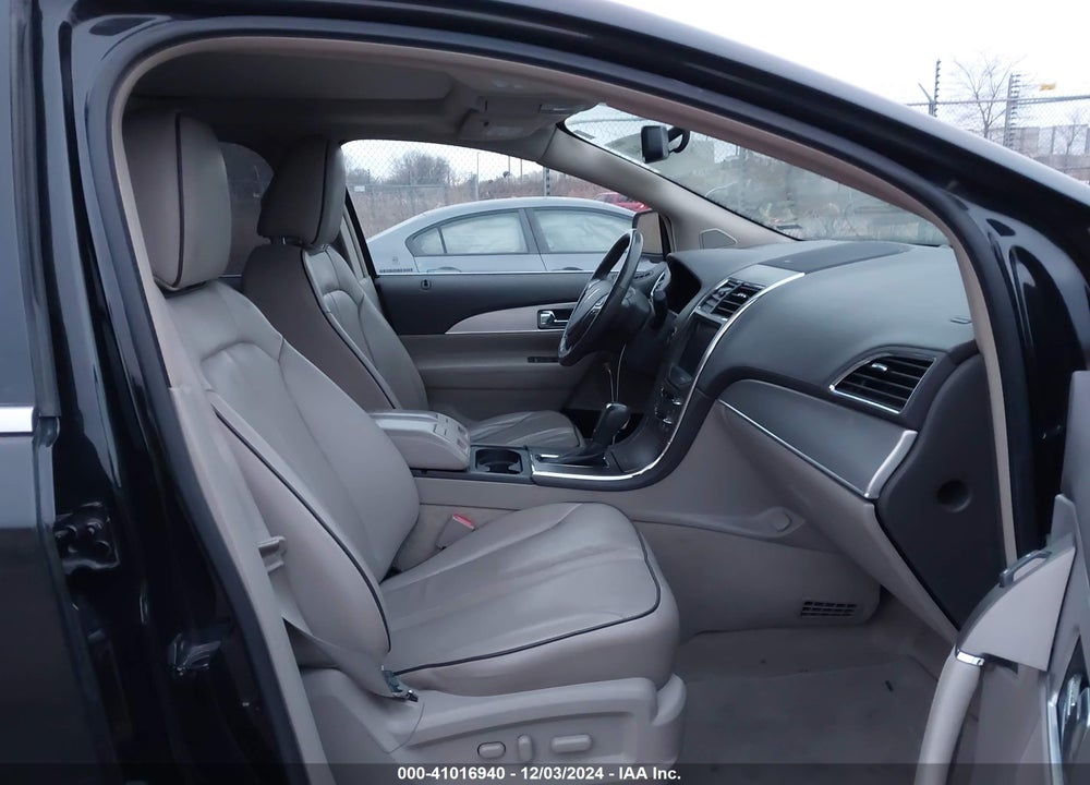 2011 LINCOLN MKX VIN: 2LMDJ8JK8BBJ00300