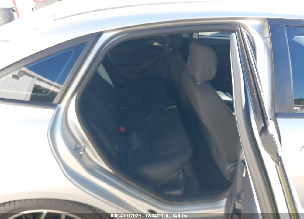 2015 FORD FOCUS SE VIN: 1FADP3F26FL215404