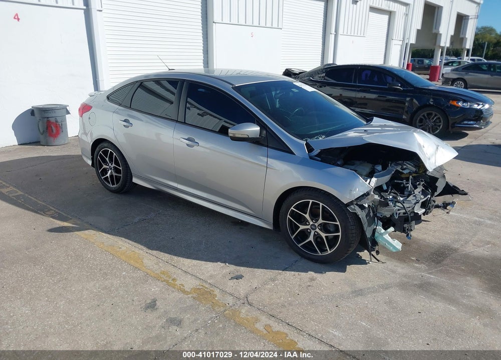 2015 FORD FOCUS SE VIN: 1FADP3F26FL215404