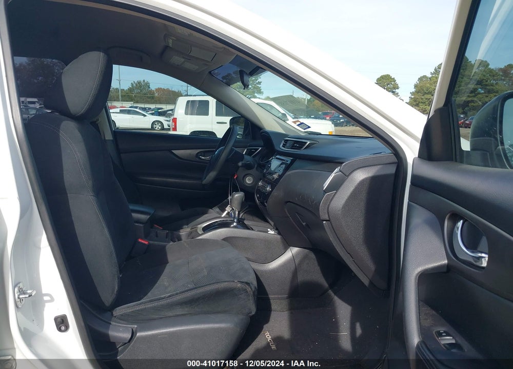 2015 NISSAN ROGUE S VIN: 5N1AT2MT2FC847150