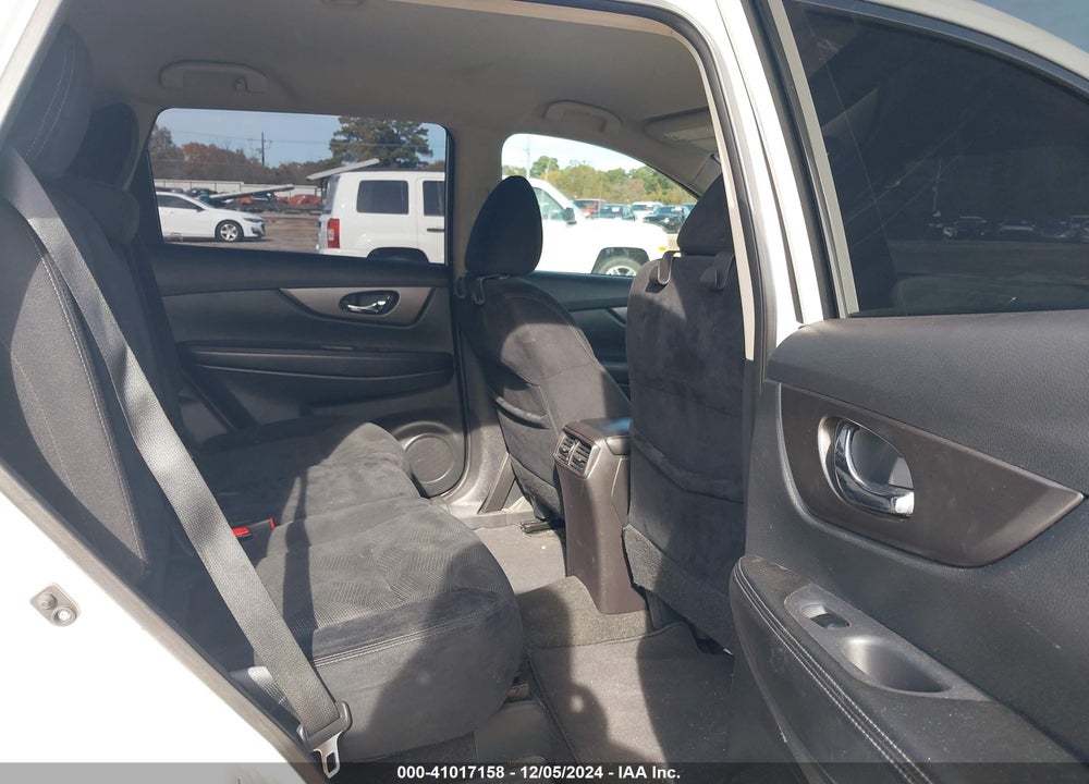 2015 NISSAN ROGUE S VIN: 5N1AT2MT2FC847150