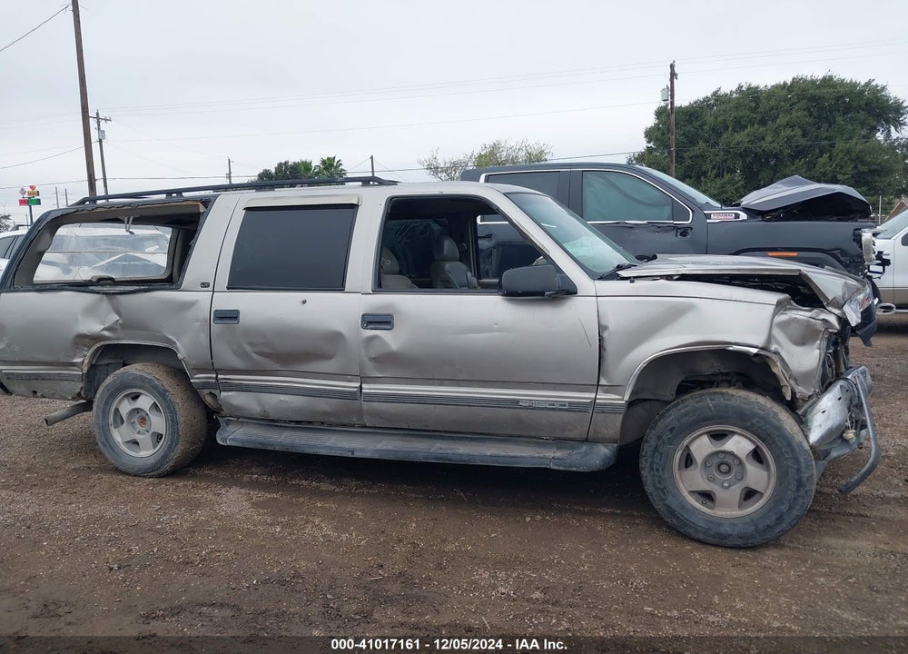 1999 CHEVROLET SUBURBAN 1500 LT VIN: 3GNFK16R7XG137157