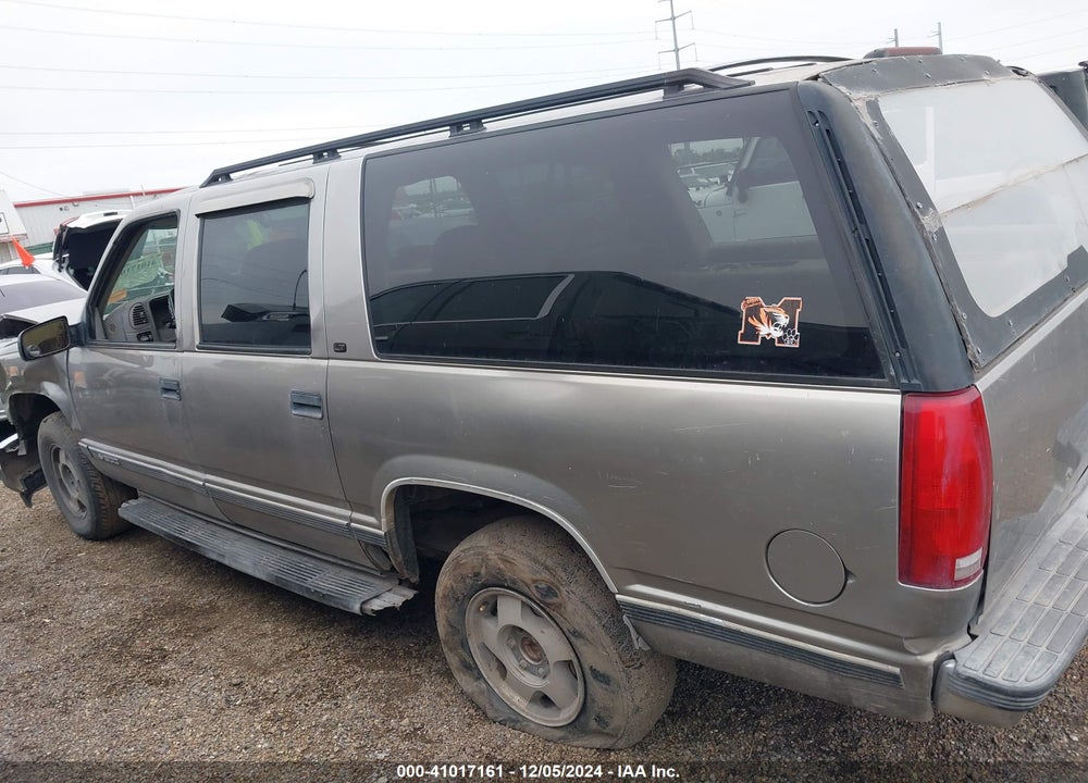 1999 CHEVROLET SUBURBAN 1500 LT VIN: 3GNFK16R7XG137157