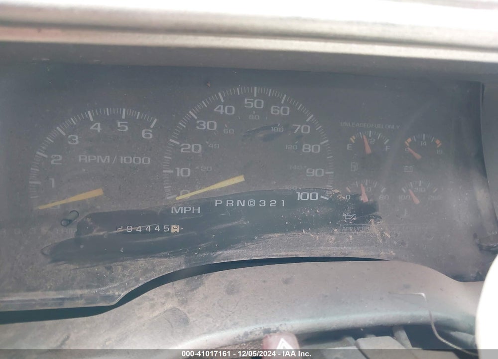 1999 CHEVROLET SUBURBAN 1500 LT VIN: 3GNFK16R7XG137157