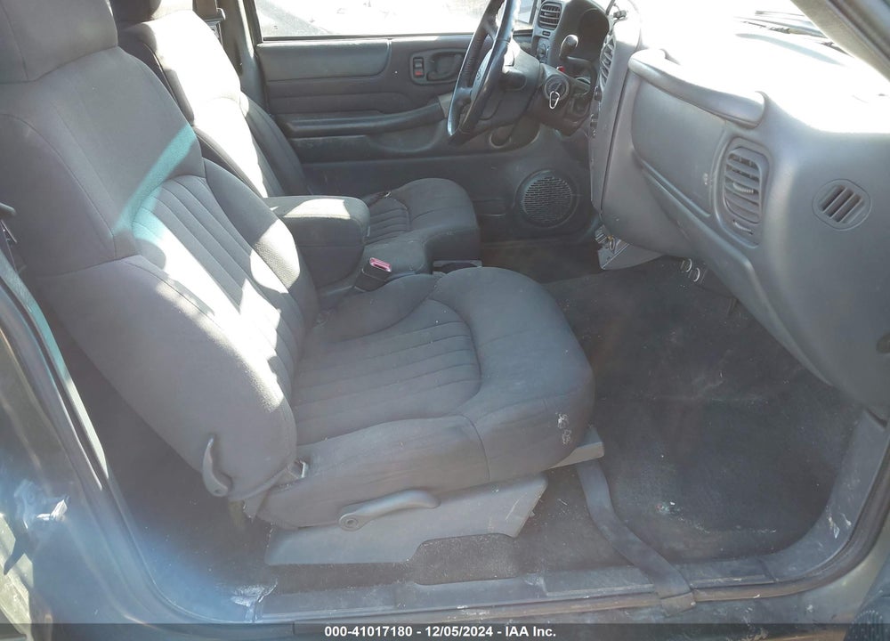 2003 CHEVROLET S-10 LS VIN: 1GCCS19X738285511