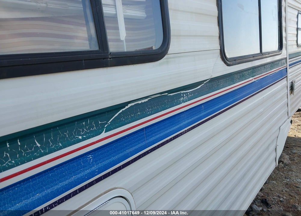 2000 KOMFORT M-2100 VIN: 1K52KTN27Y1024244