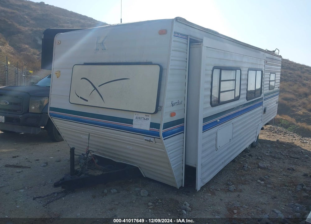 2000 KOMFORT M-2100 VIN: 1K52KTN27Y1024244