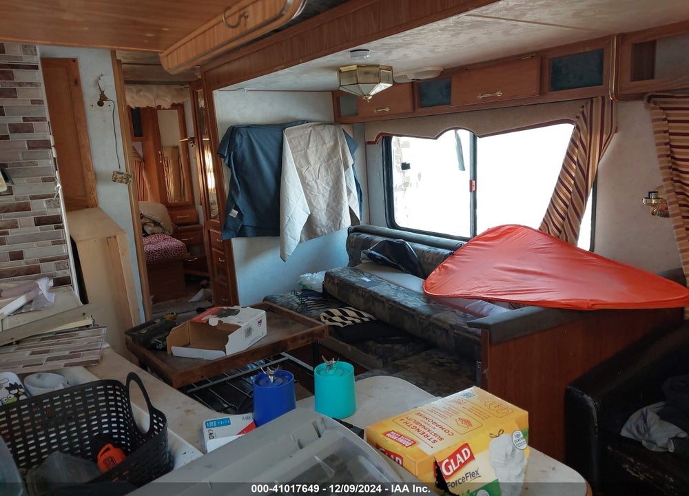 2000 KOMFORT M-2100 VIN: 1K52KTN27Y1024244