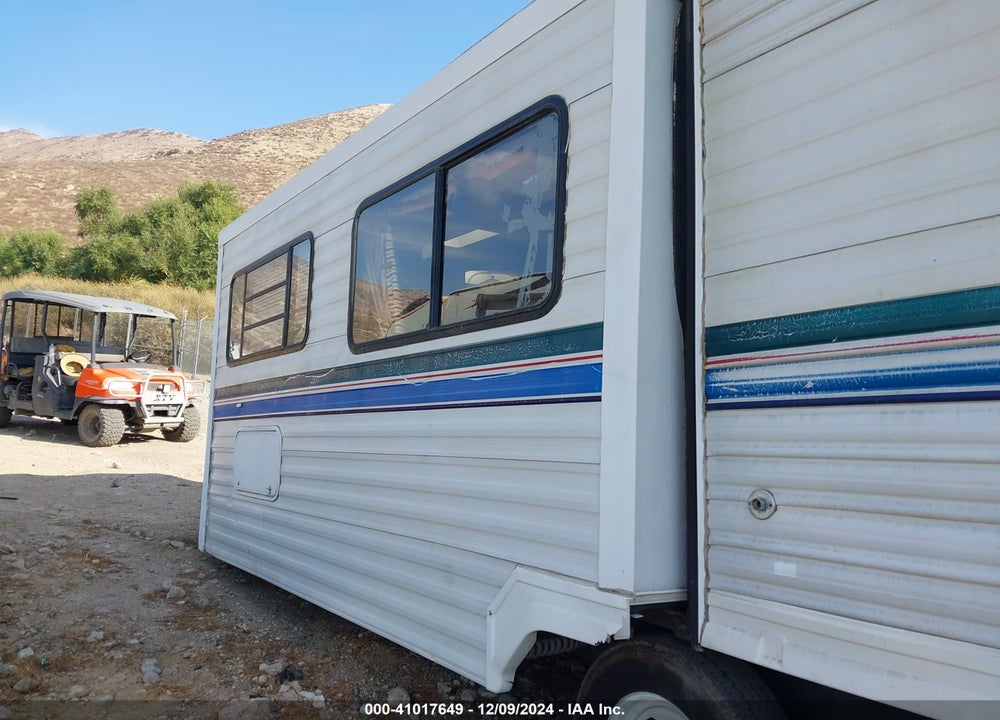 2000 KOMFORT M-2100 VIN: 1K52KTN27Y1024244